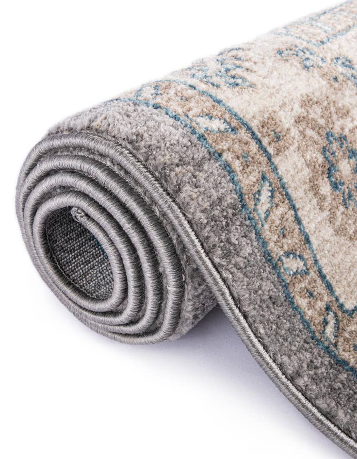 Detail image of 2' 7 x 10' Vienna Runner Rug