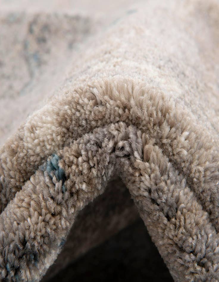 Detail image of 2' x 6' Vienna Runner Rug