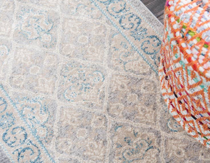 Detail image of 2' 7 x 10' Viola Runner Rug