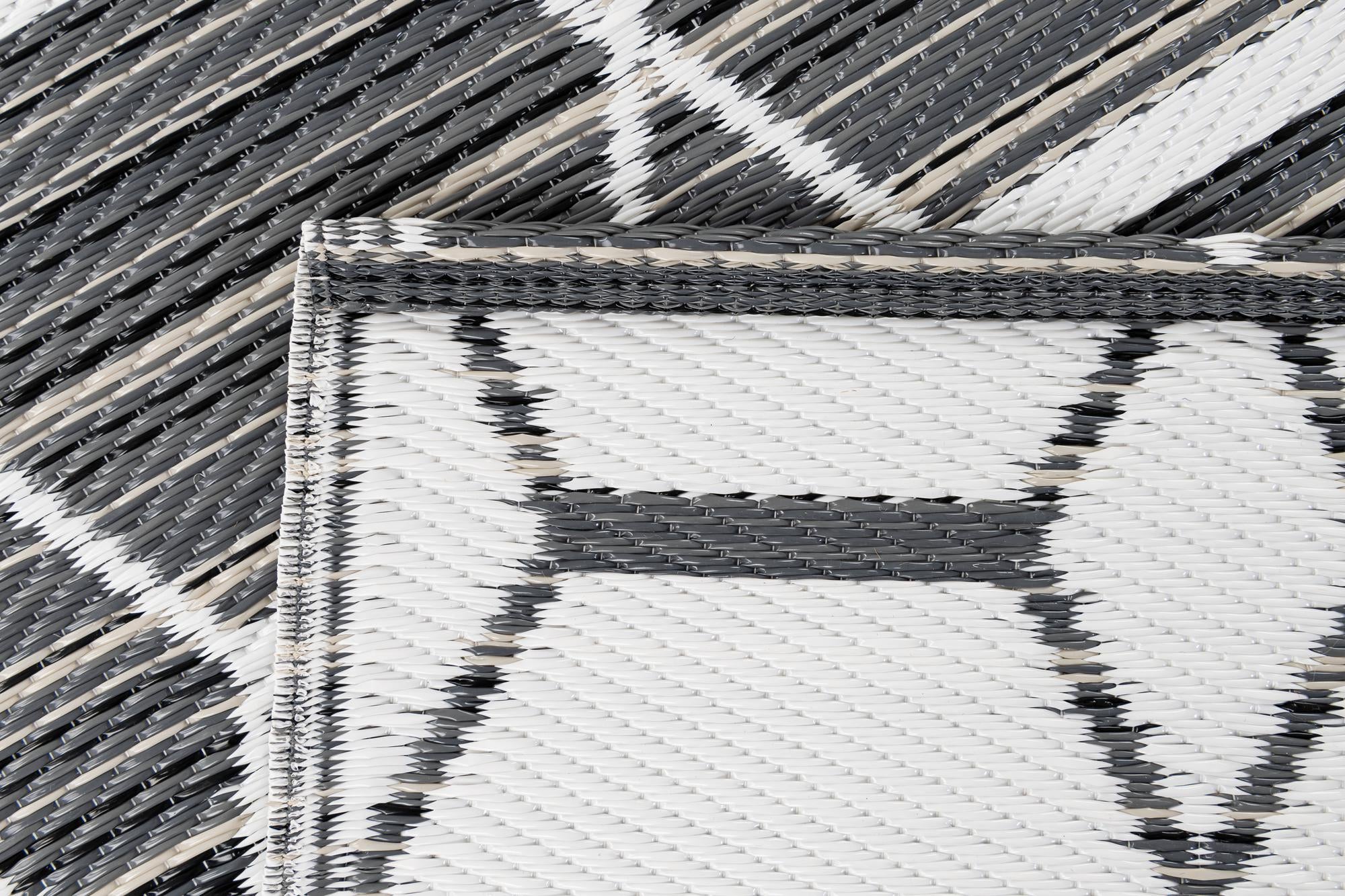 2' x 6' 2 Easy-Clean Vista Breeze Indoor / Outdoor Runner Rug