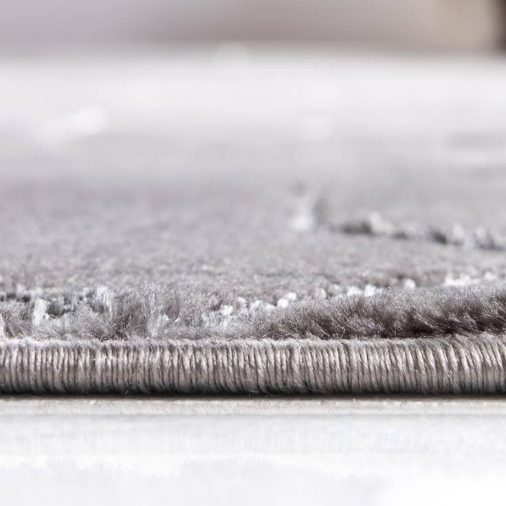 Detail image of 5' 3 x 8' Marilyn Monroe™ Glam Trellis Oval Rug