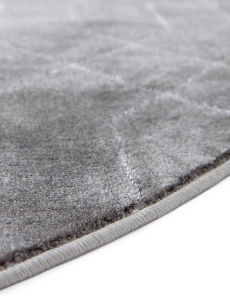 Detail image of 5' 3 x 8' Marilyn Monroe™ Glam Trellis Oval Rug