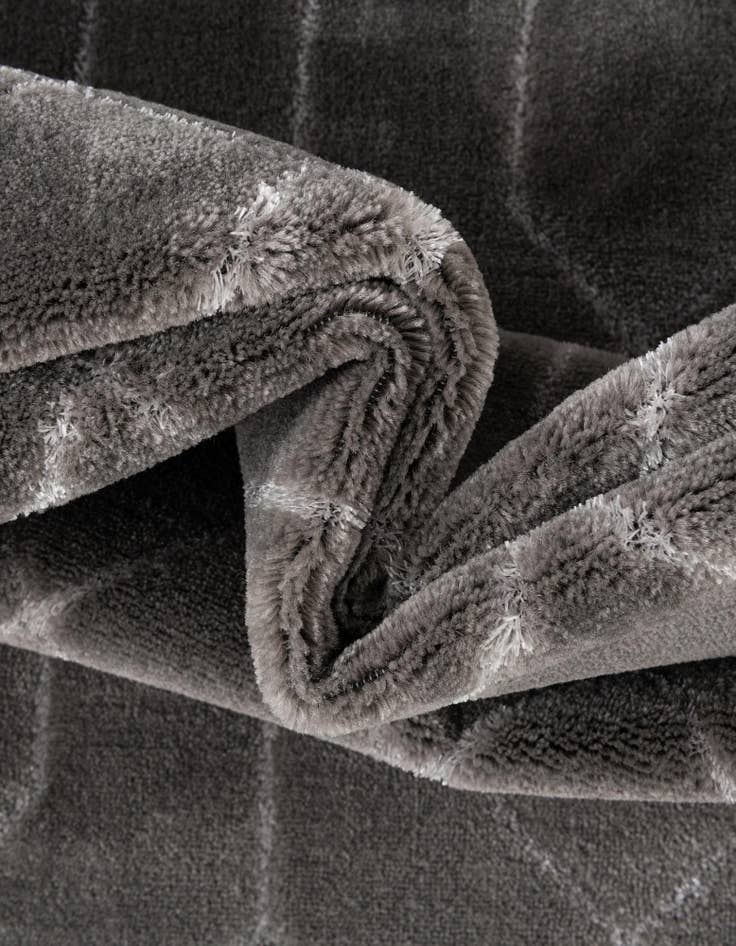 Detail image of 5' 3 x 8' Marilyn Monroe™ Glam Trellis Oval Rug