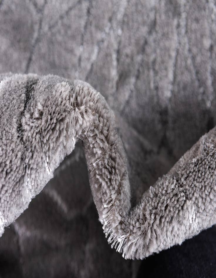 Detail image of 9' x 12' Marilyn Monroe™ Glam Dahlia Rug