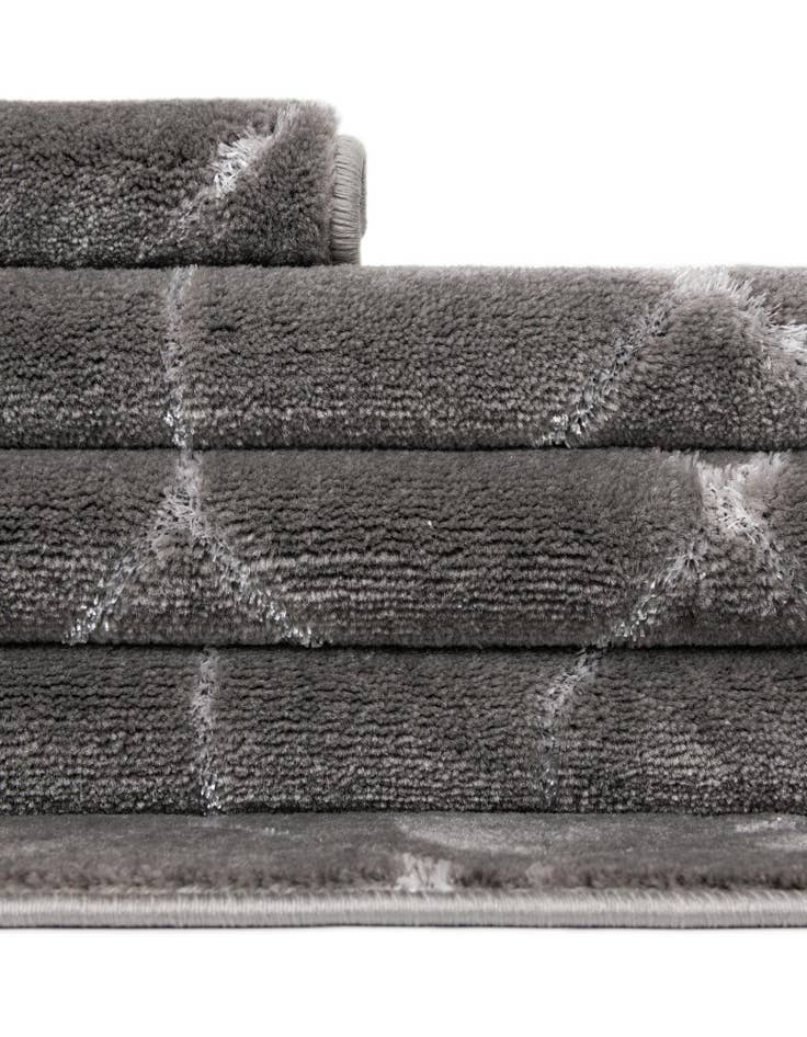 Detail image of 2' 7 x 12'  Marilyn Monroe&trade; Glam Trellis Runner Rug