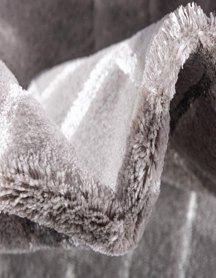 Detail image of 2' x 6'  Marilyn Monroe™ Glam Deco Runner Rug