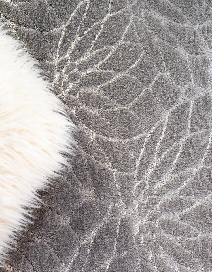 Detail image of 2' x 6'  Marilyn Monroe™ Glam Dahlia Runner Rug