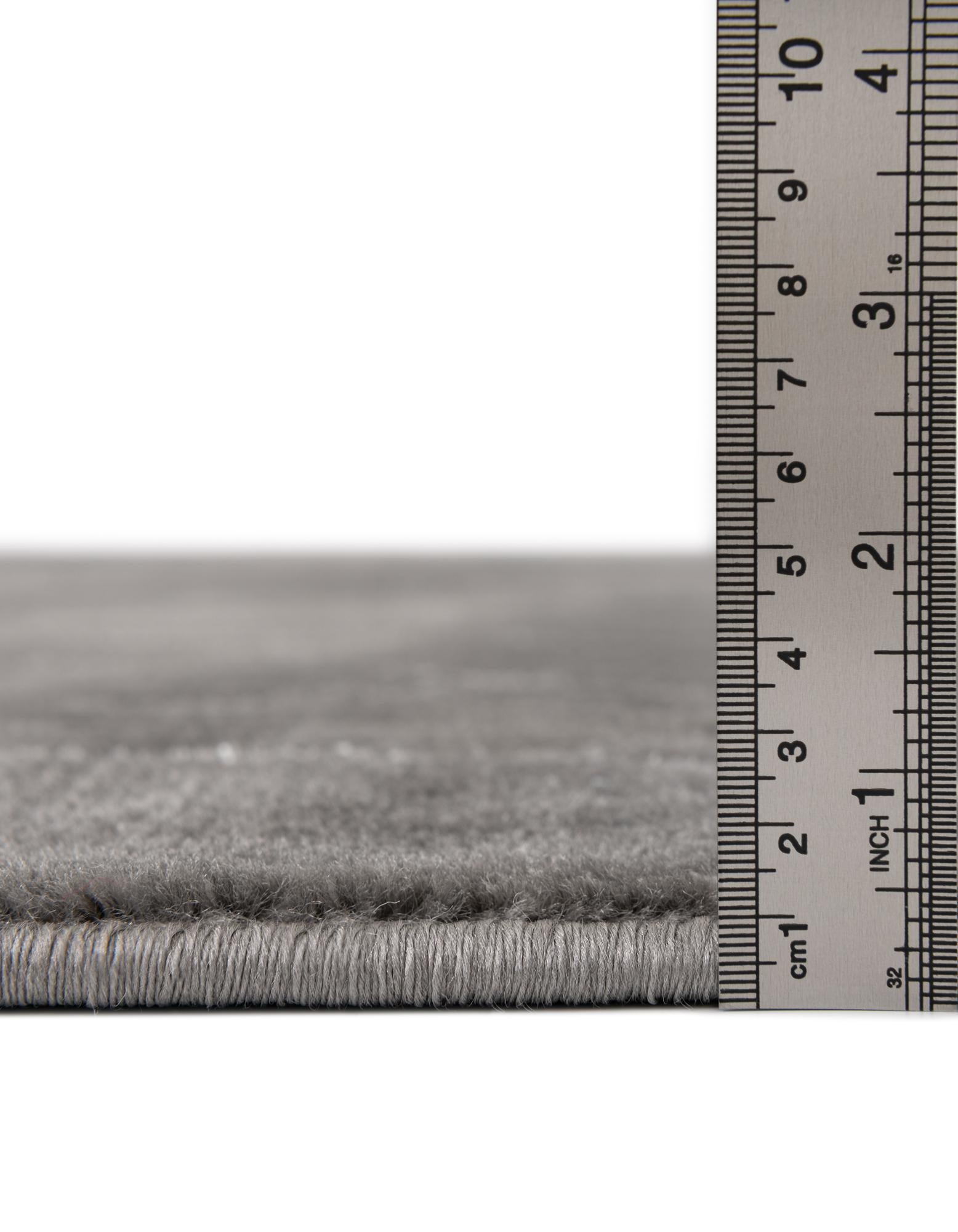 7' 10 x 7' 10 Marilyn Monroe™ Glam Trellis Square Rug