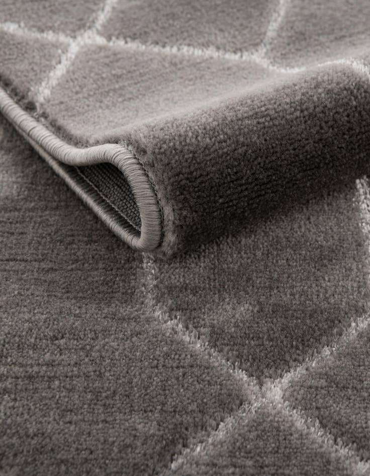 Detail image of 7' 10 x 7' 10  Marilyn Monroe&trade; Glam Trellis Square Rug