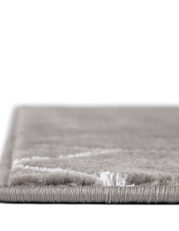 Detail image of 7' 10 x 7' 10  Marilyn Monroe&trade; Glam Trellis Square Rug