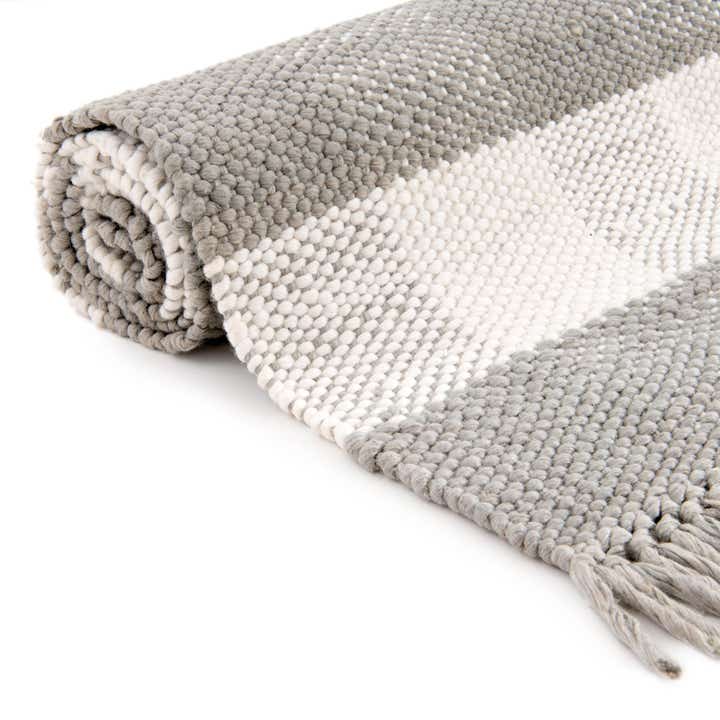 7' 10 x 7' 10 Easy-Clean Eco Plaid Washable Indoor / Outdoor Square Rug