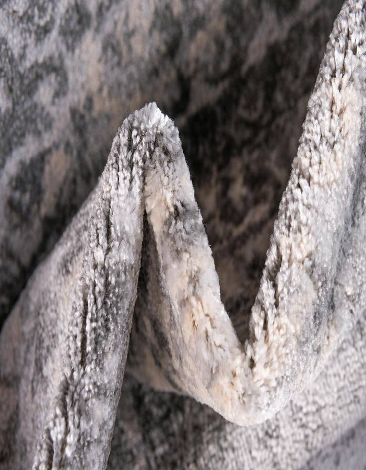 Detail image of 7' 10 x 7' 10 Estate Square Rug