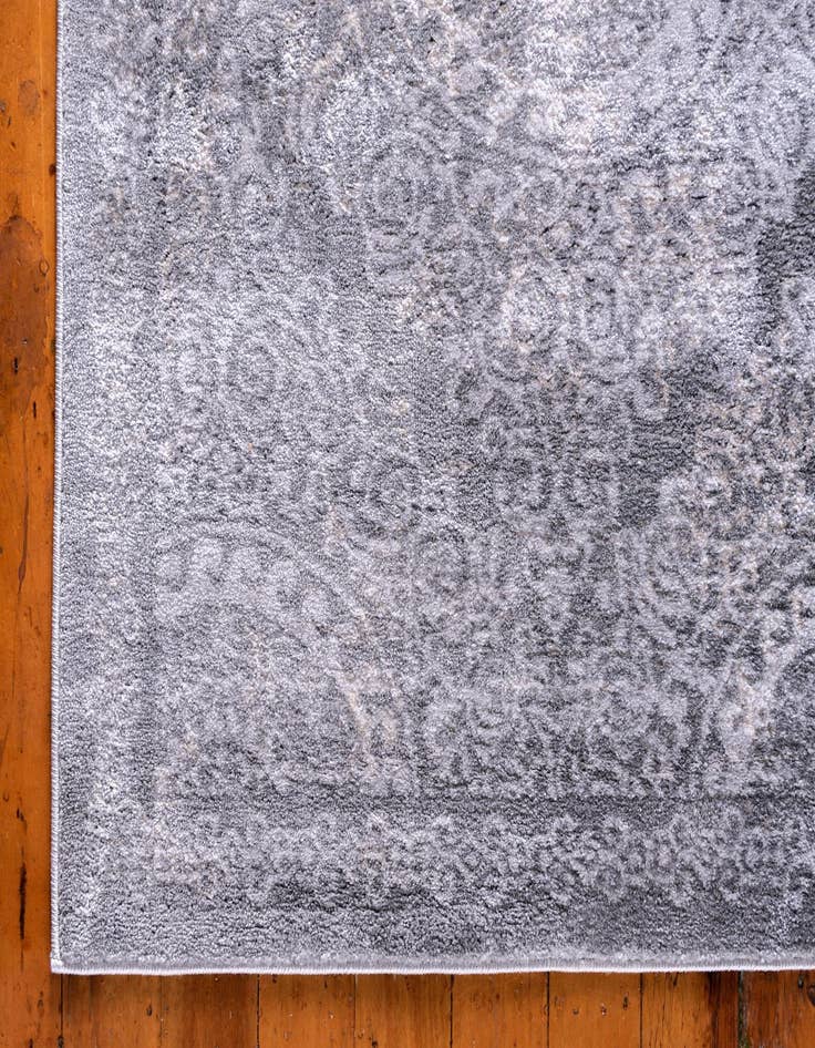 Detail image of 7' 10 x 7' 10 Estate Square Rug