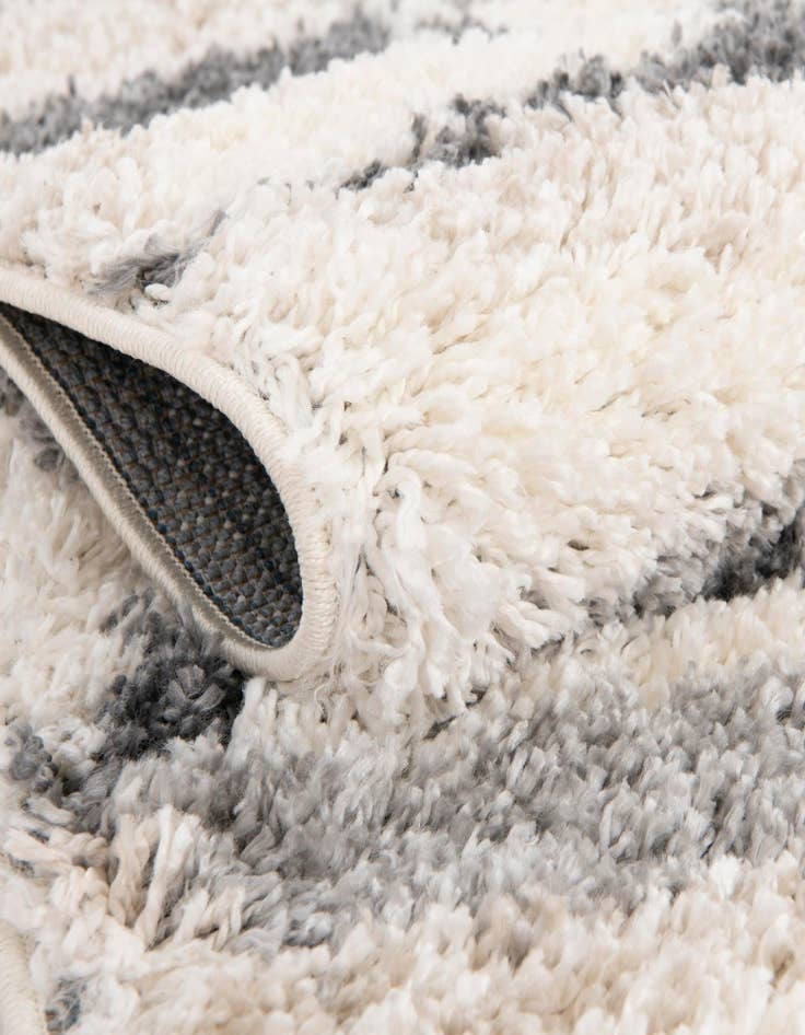 Detail image of 8' x 8' Lagom Shag Square Rug