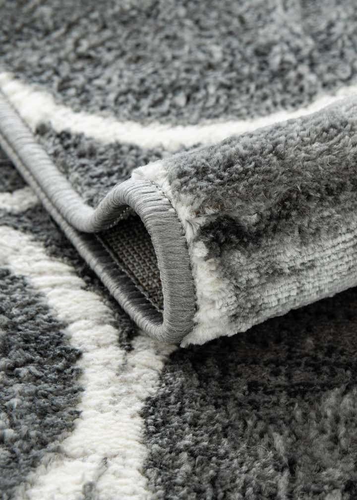 7' 10 x 7' 10 Lattice Trellis Square Rug