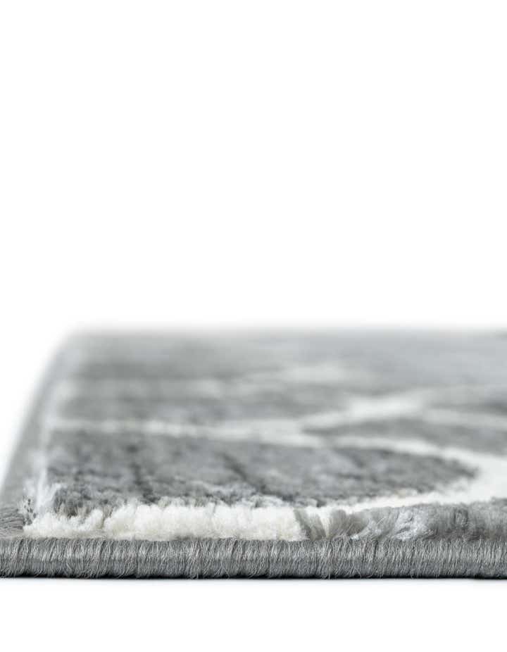 7' 10 x 7' 10 Lattice Trellis Square Rug