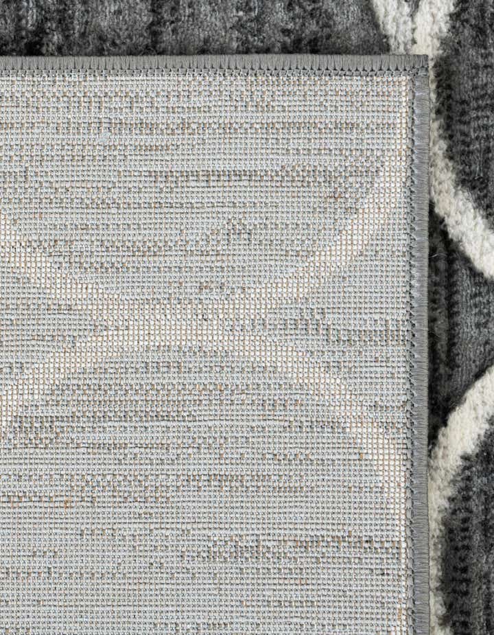 7' 10 x 7' 10 Lattice Trellis Square Rug