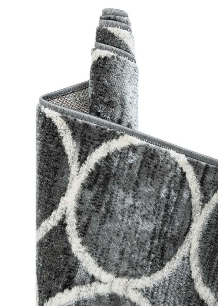 7' 10 x 7' 10 Lattice Trellis Square Rug