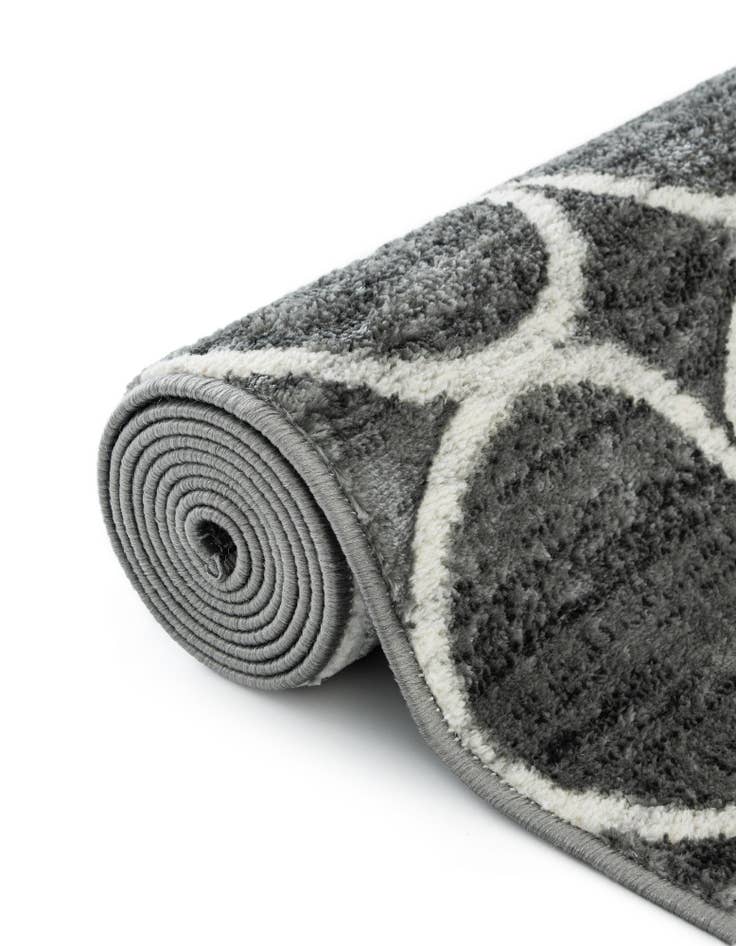 Detail image of 7' 10 x 7' 10 Lattice Trellis Square Rug