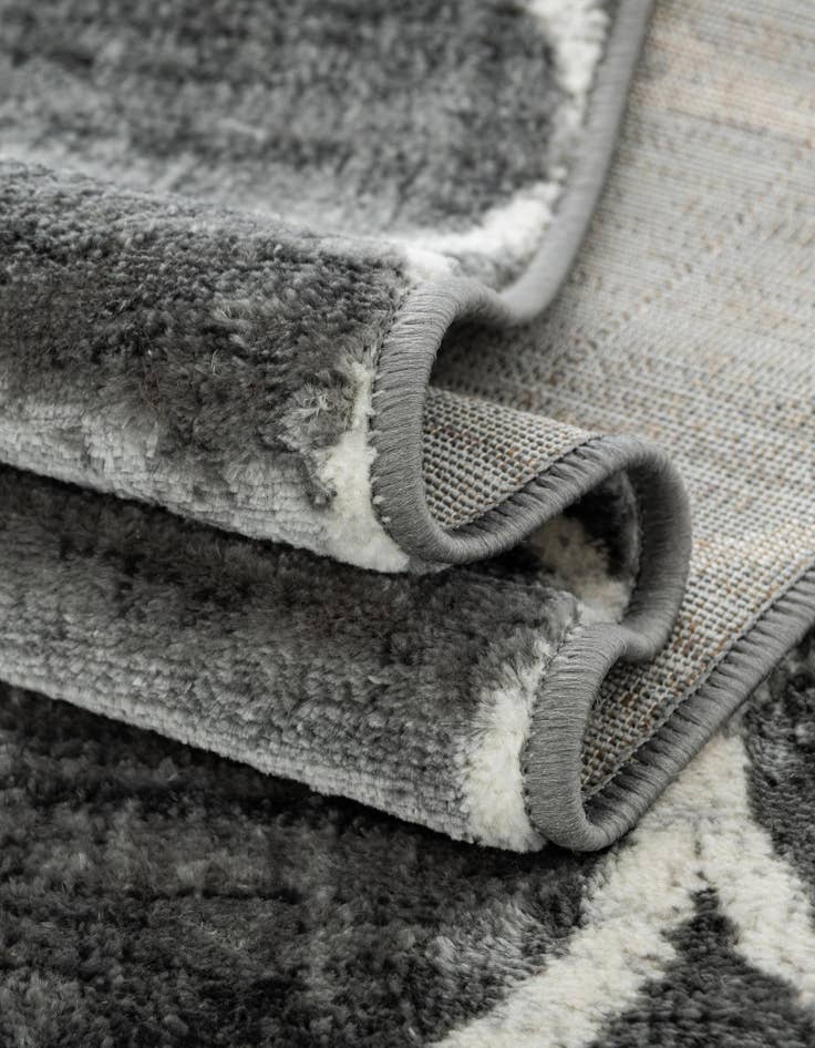 Detail image of 7' 10 x 7' 10 Lattice Trellis Square Rug