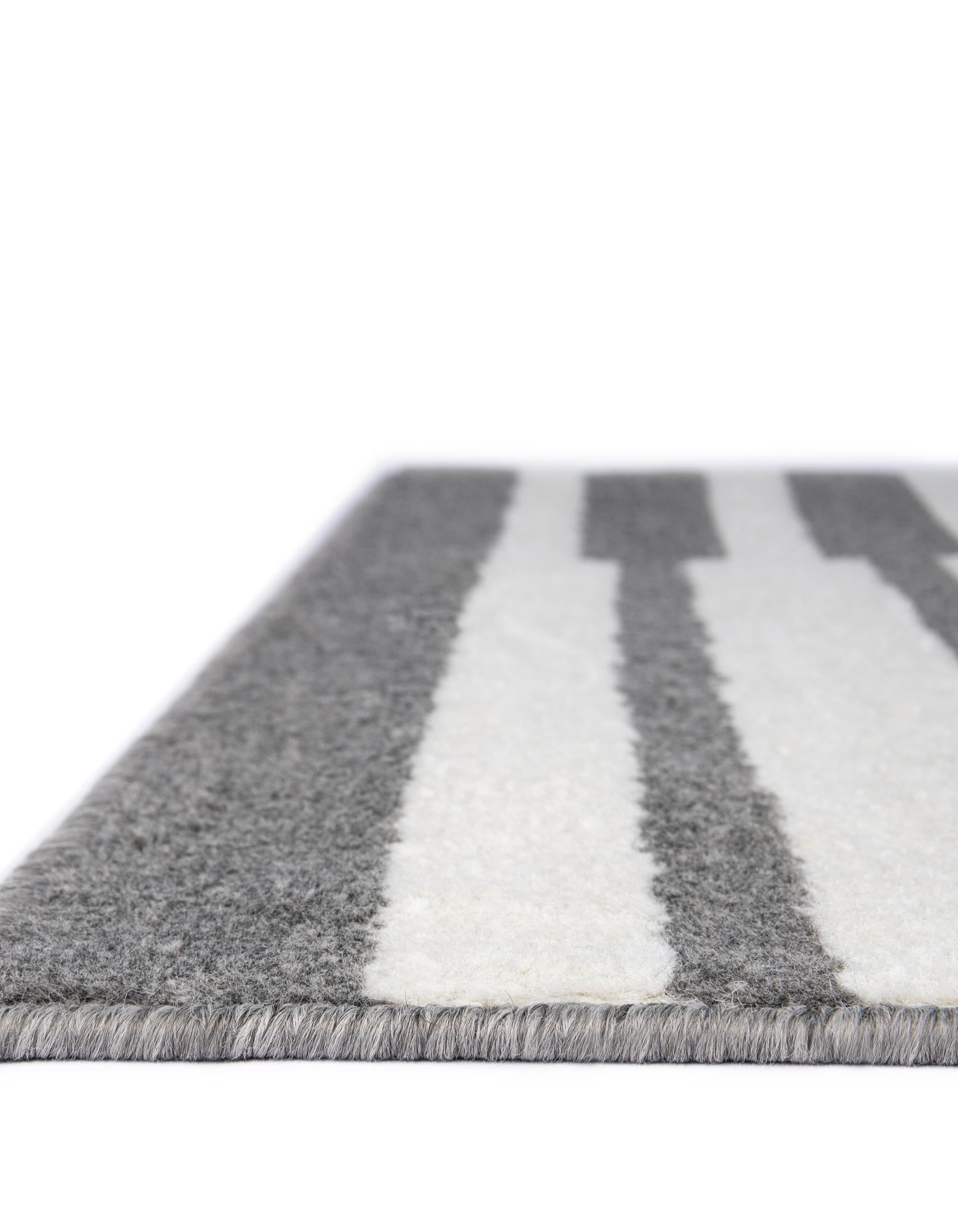 7' 10 x 7' 10 Oslo Square Rug