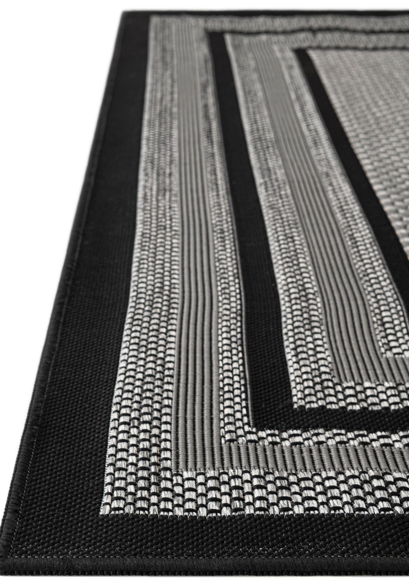 5' 3 x 5' 3 Easy-Clean Border Indoor / Outdoor Square Rug