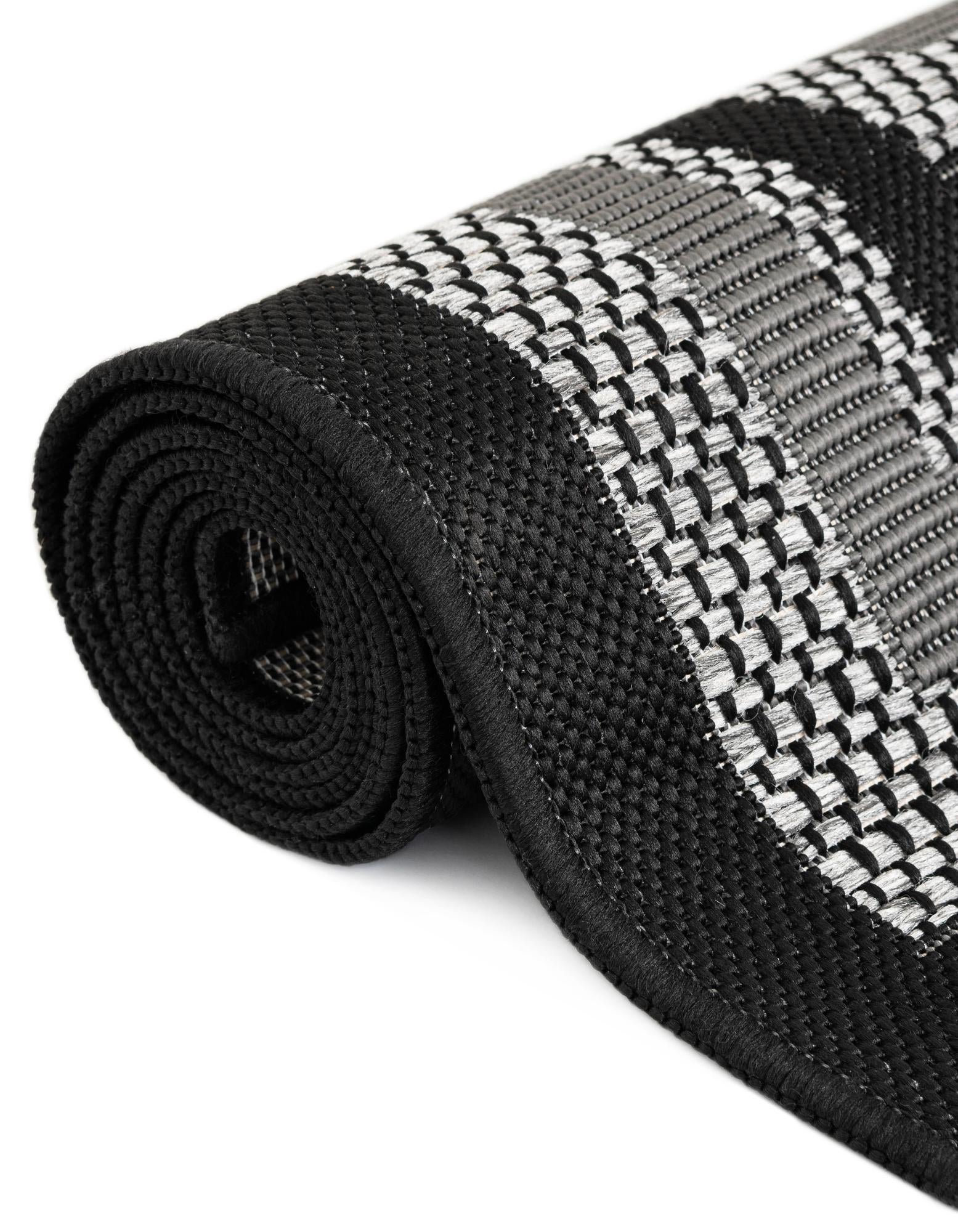 5' 3 x 5' 3 Easy-Clean Border Indoor / Outdoor Square Rug