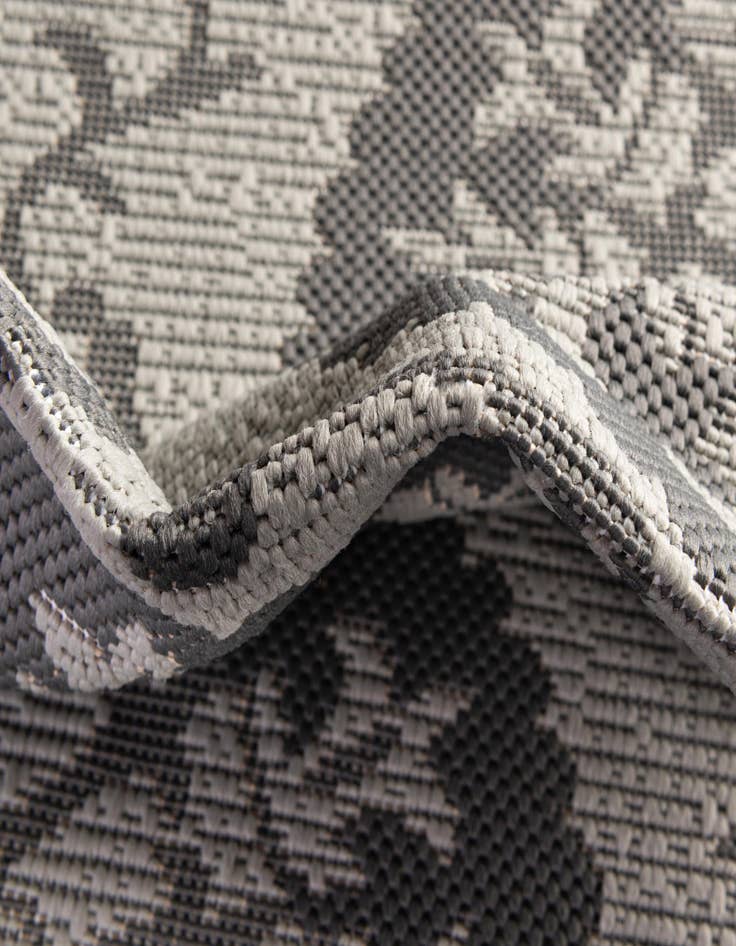 Detail image of 6' x 6'  Washable Botanical Indoor / Outdoor Square Rug