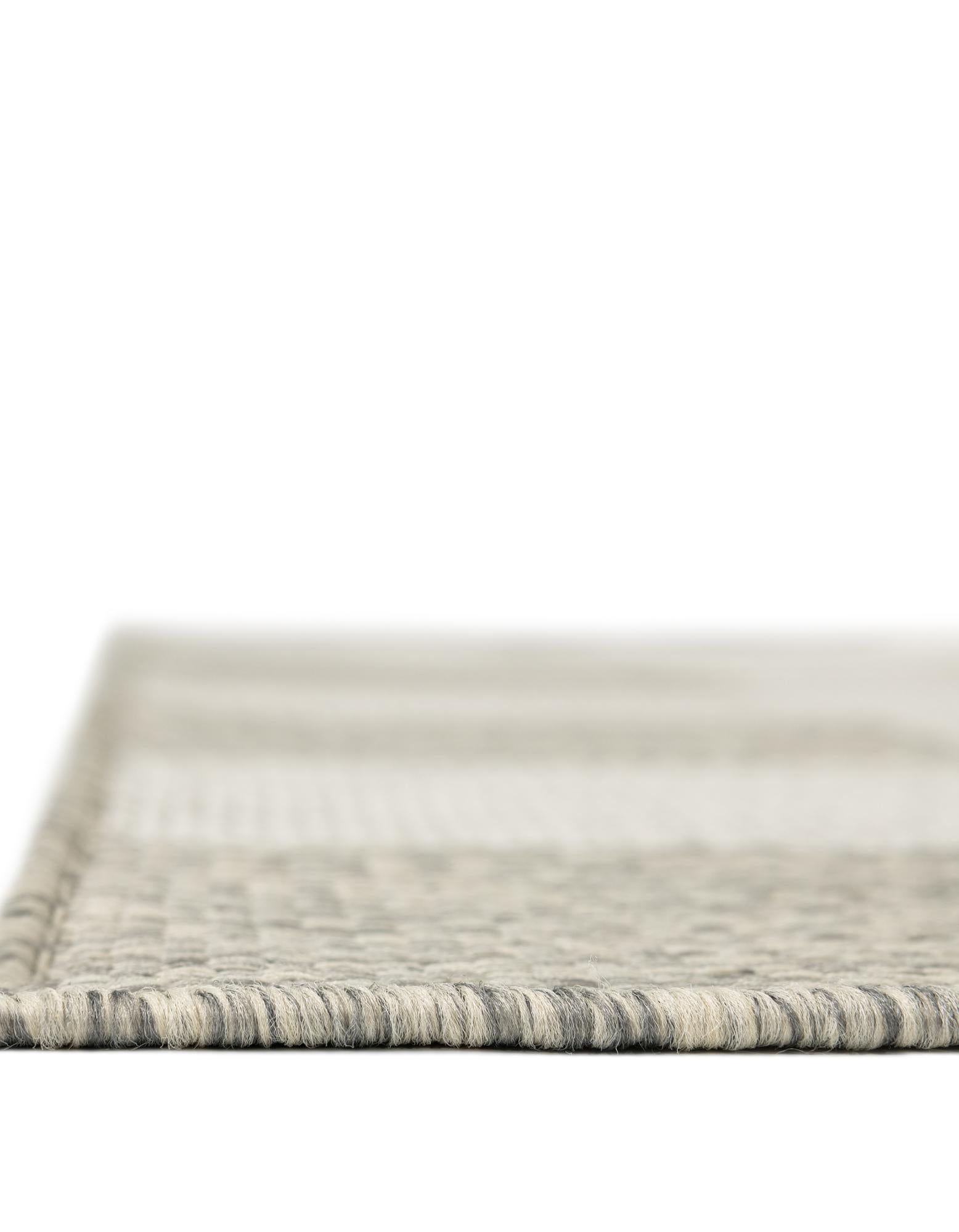 7' 10 x 7' 10 Easy-Clean Checkered Indoor / Outdoor Square Rug