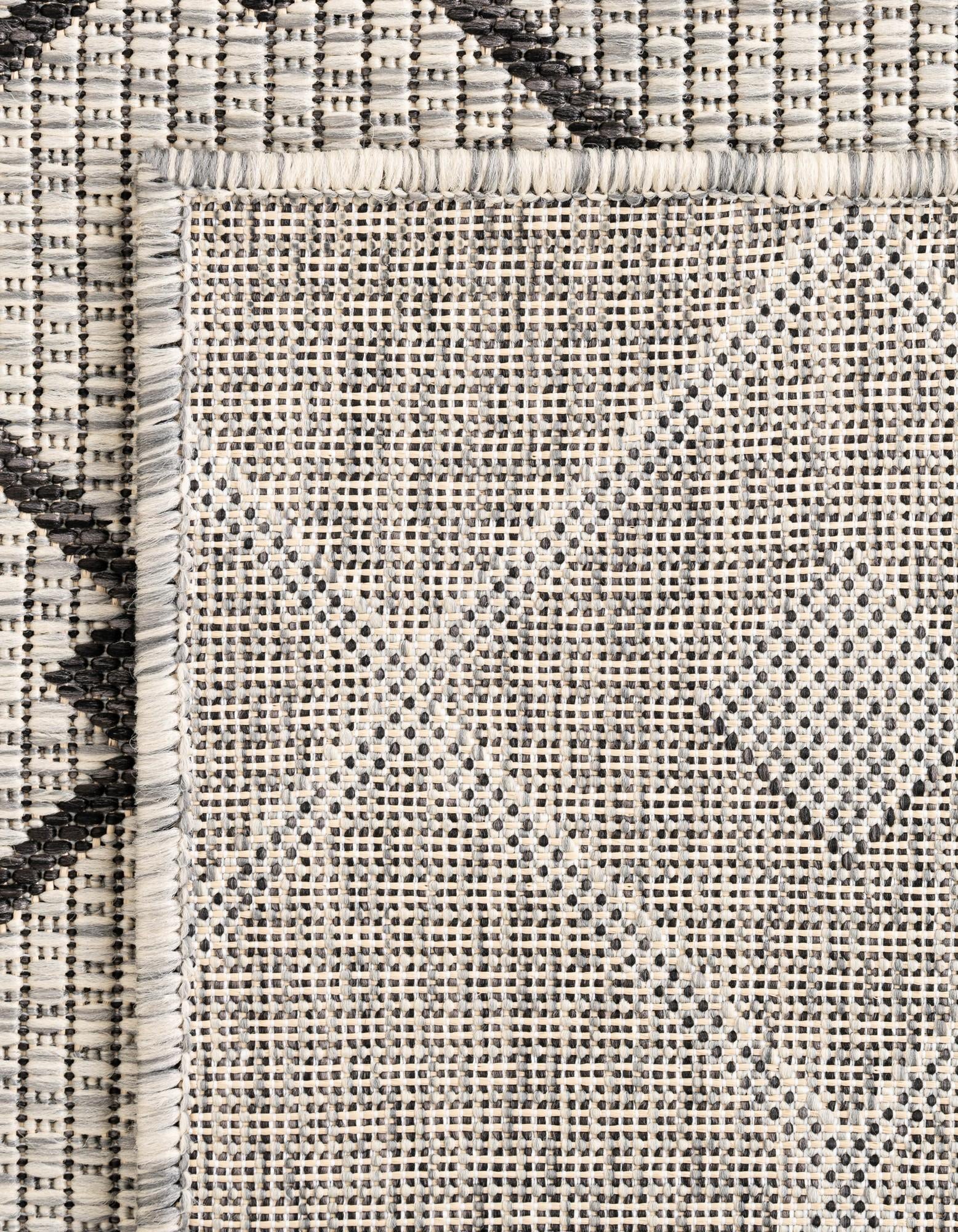 7' 10 x 7' 10 Easy-Clean Lattice Indoor / Outdoor Square Rug