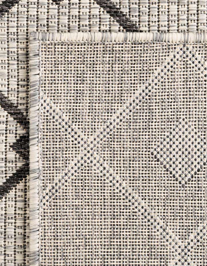 7' 10 x 7' 10 Easy-Clean Lattice Indoor / Outdoor Square Rug