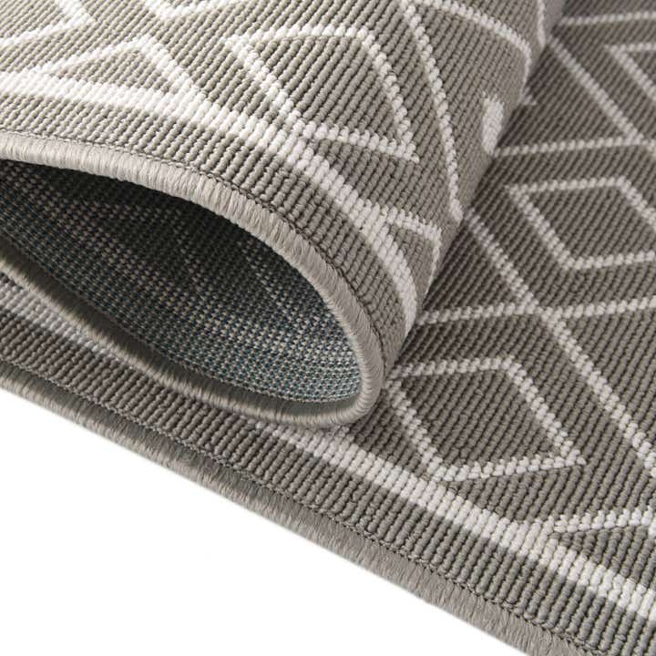 7' 10 x 7' 10 Easy-Clean Lattice Indoor / Outdoor Square Rug