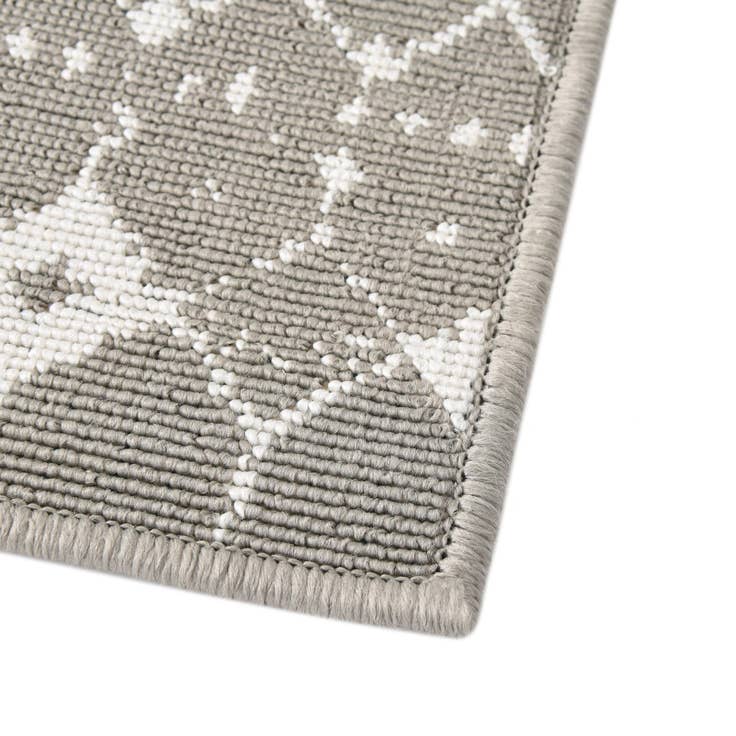 Detail image of 7' 10 x 7' 10 Easy-Clean Lattice Indoor / Outdoor Square Rug