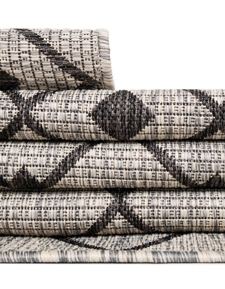 Detail image of 5' 3 x 5' 3 Easy-Clean Lattice Indoor / Outdoor Square Rug