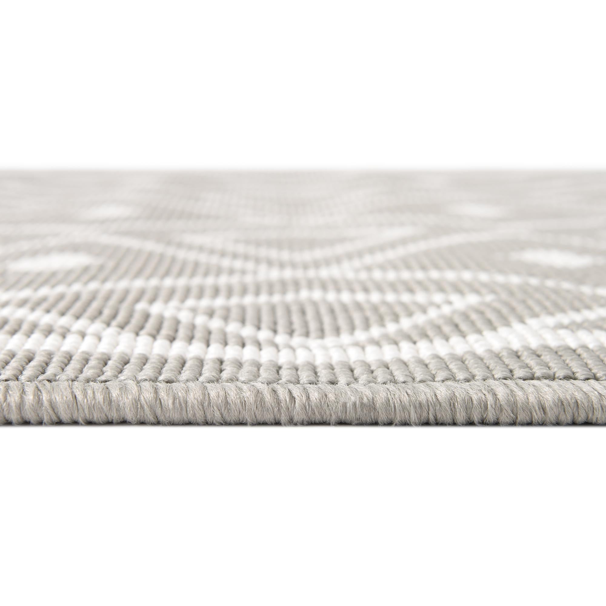 7' 10 x 7' 10 Easy-Clean Trellis Indoor / Outdoor Square Rug