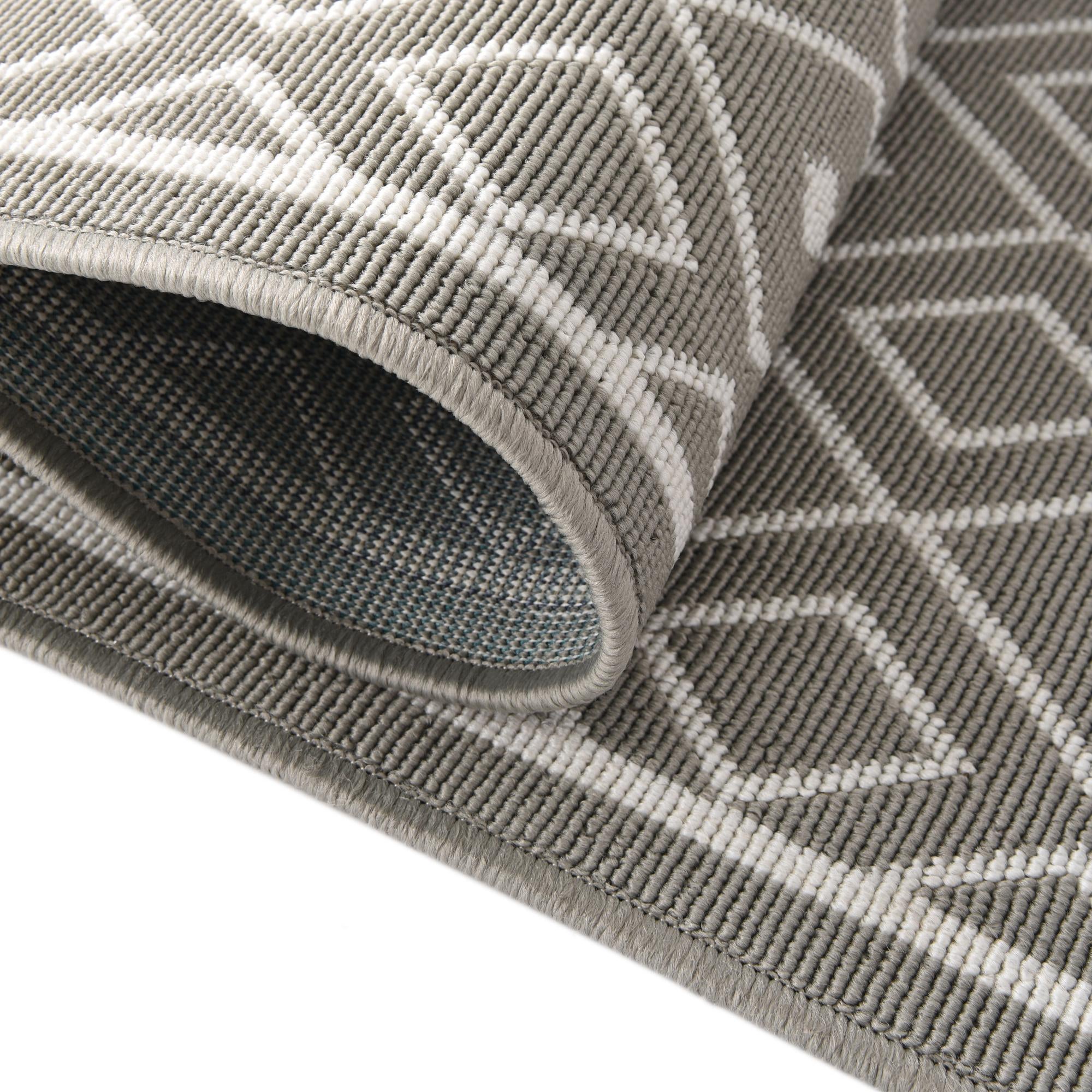 7' 10 x 7' 10 Easy-Clean Trellis Indoor / Outdoor Square Rug