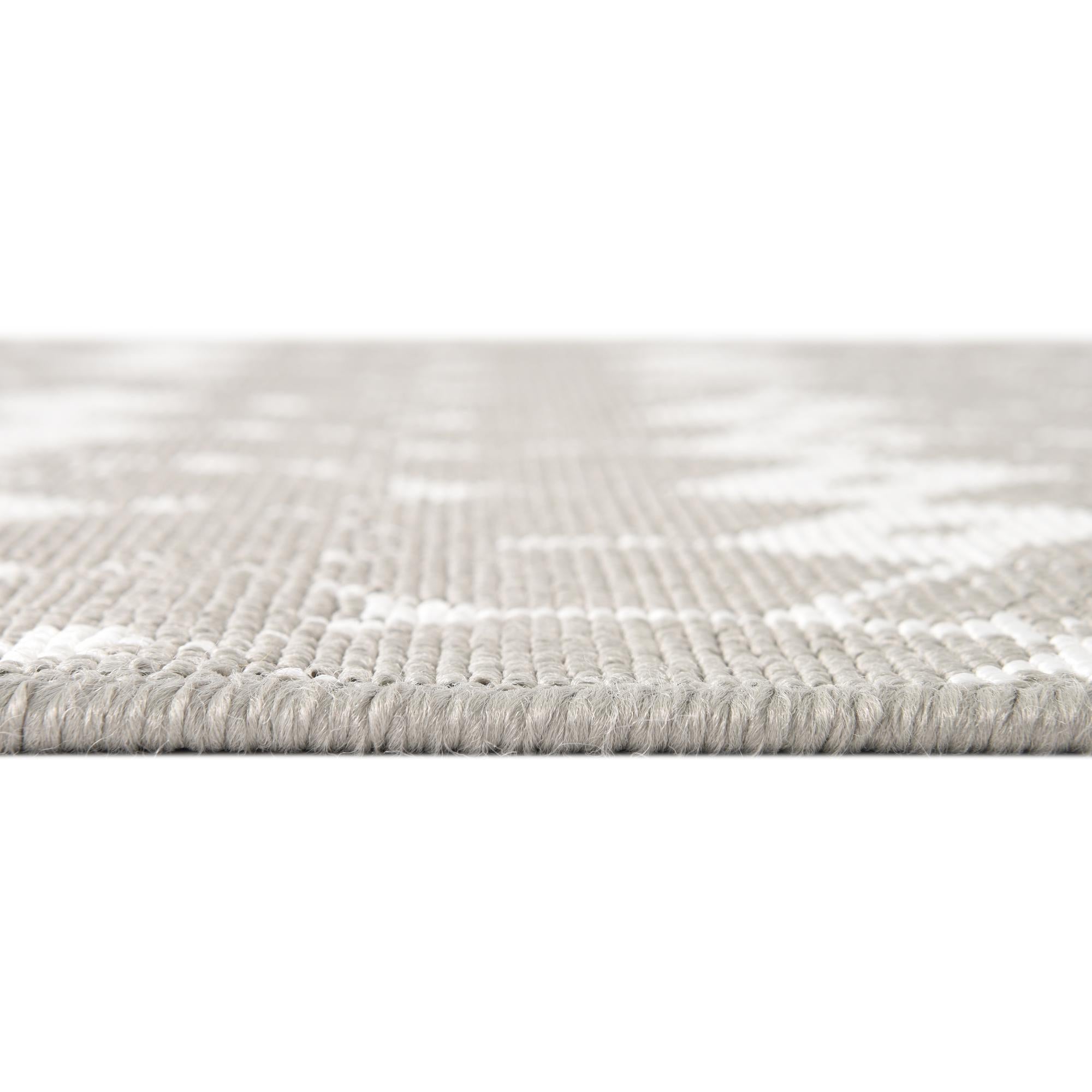 7' 10 x 7' 10 Easy-Clean Trellis Indoor / Outdoor Square Rug
