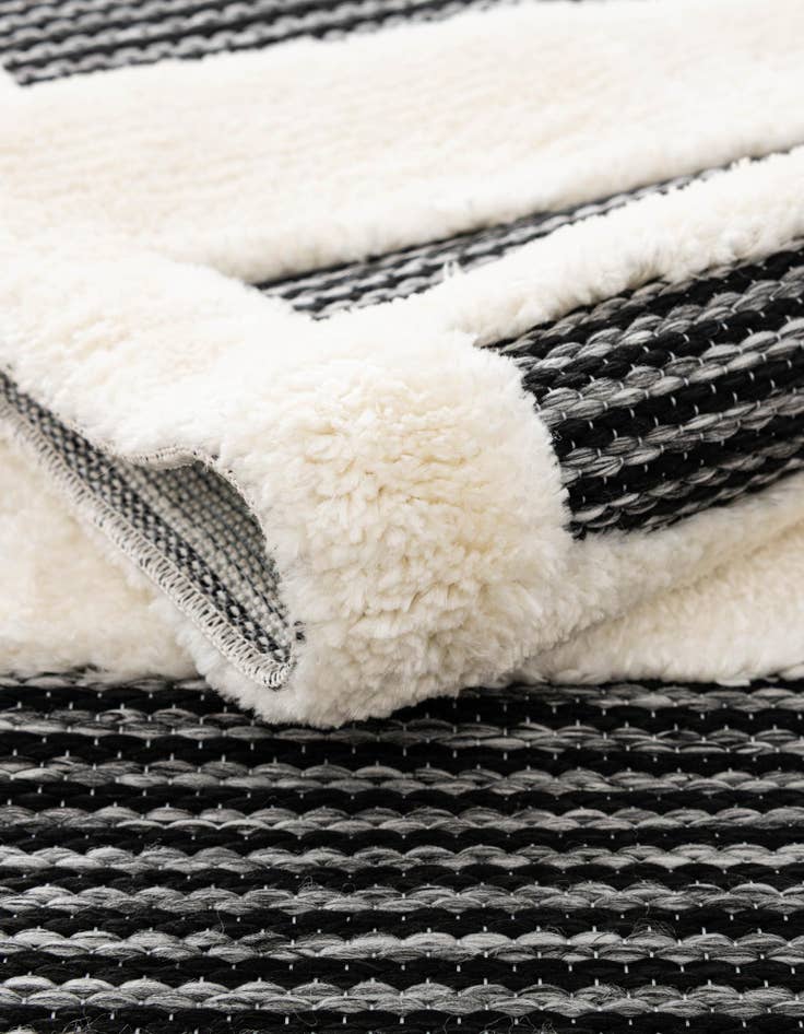 Detail image of 10' x 10' Prismatic Square Rug