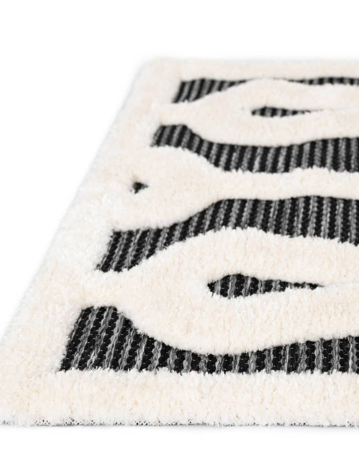 Detail image of 7' 10 x 7' 10 Prismatic Square Rug