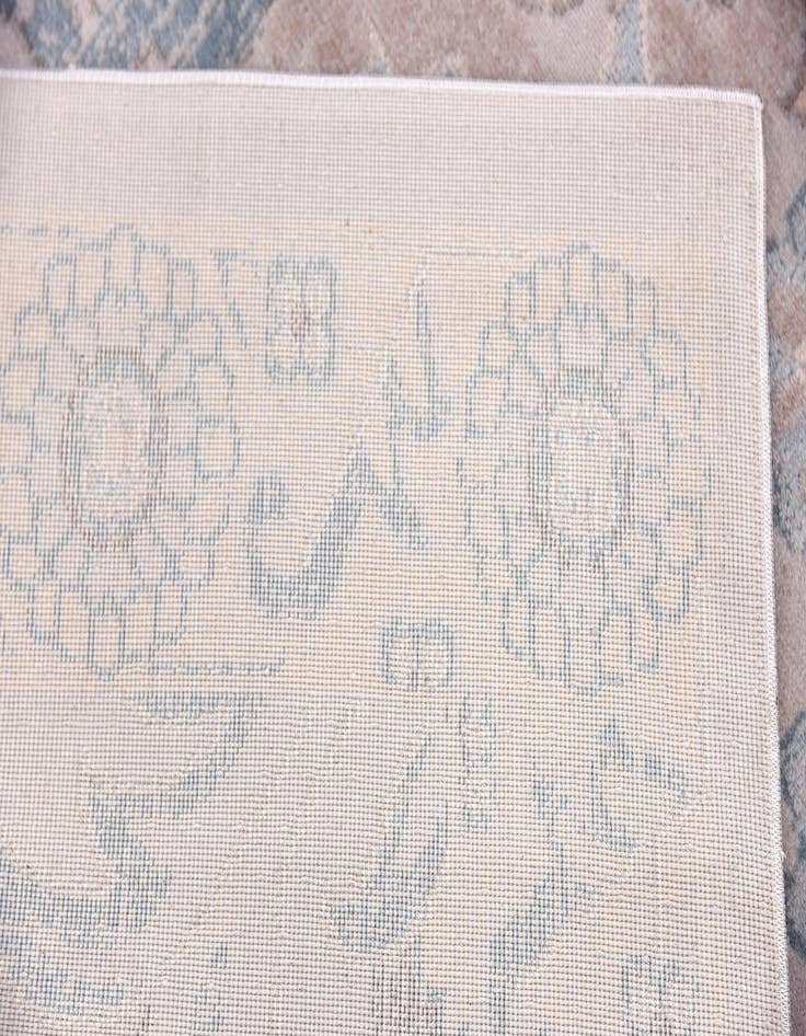 Detail image of 8' x 8' Victoria Square Rug