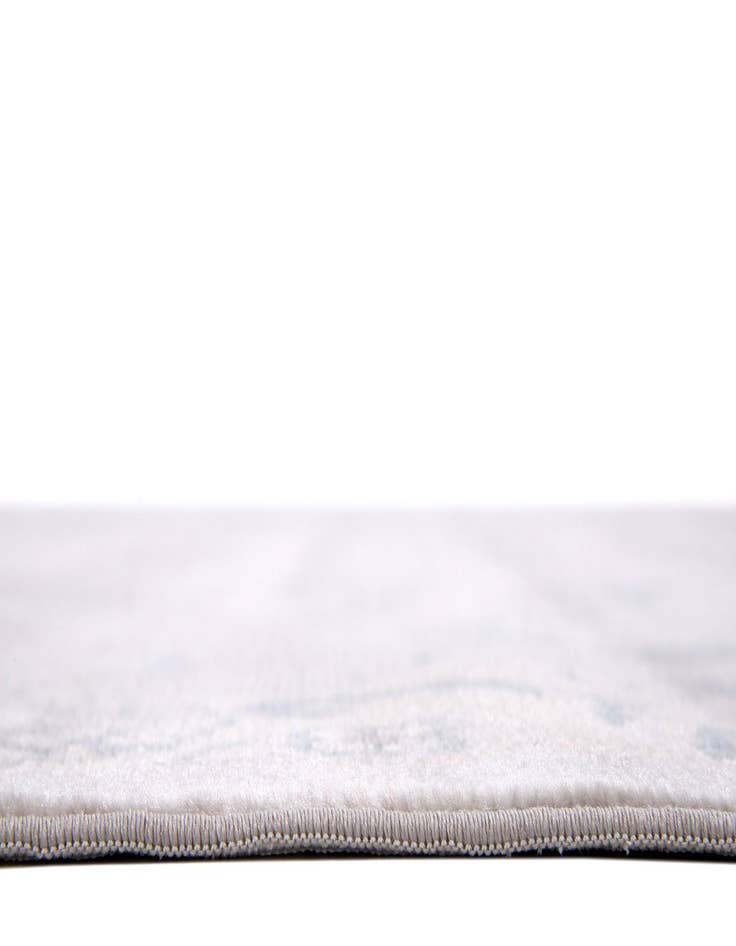 Detail image of 8' x 8' Victoria Square Rug