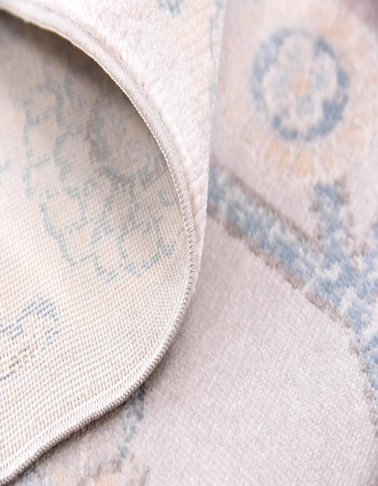 Detail image of 8' x 8' Victoria Square Rug