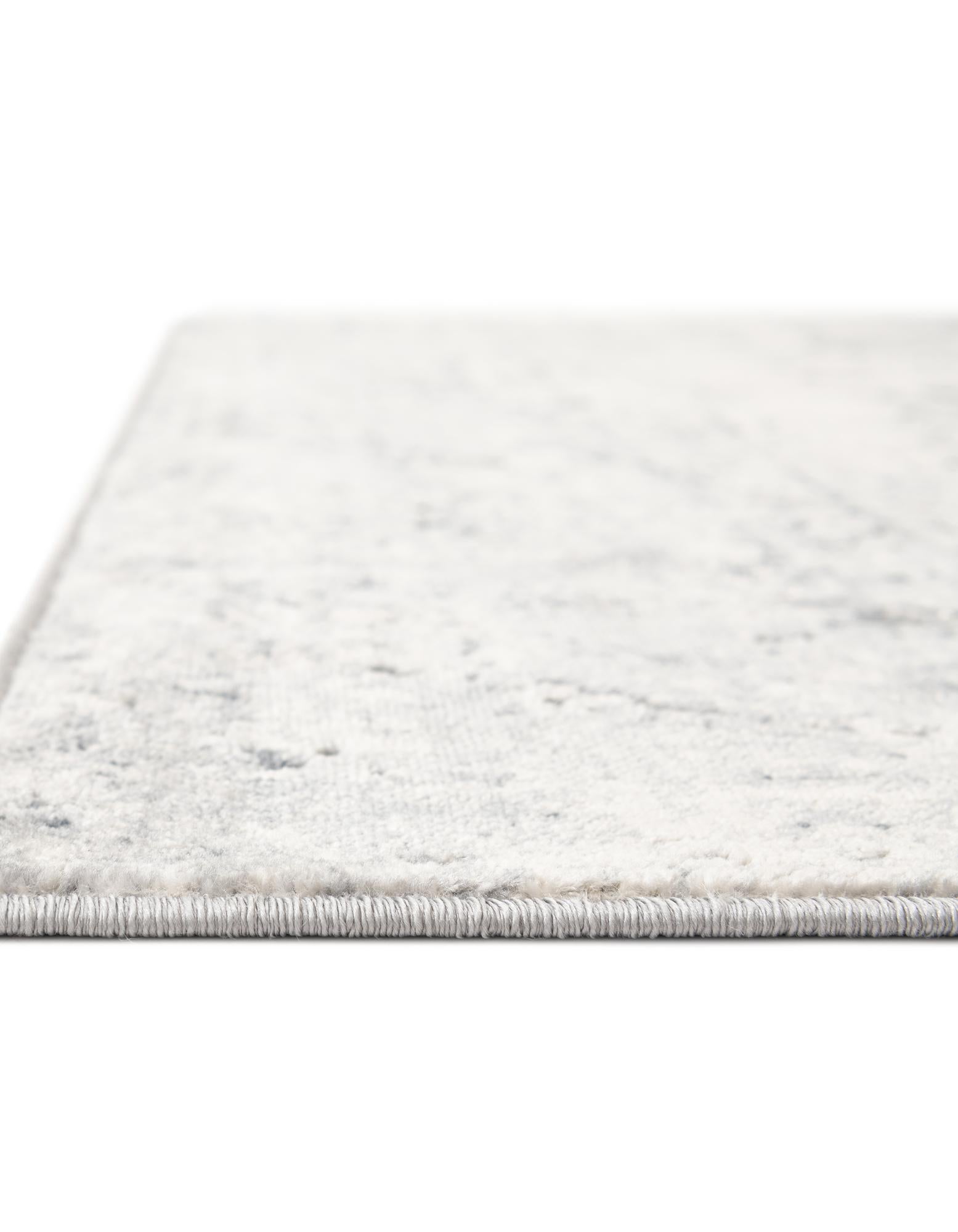 5' 3 x 5' 3 Villa Square Rug