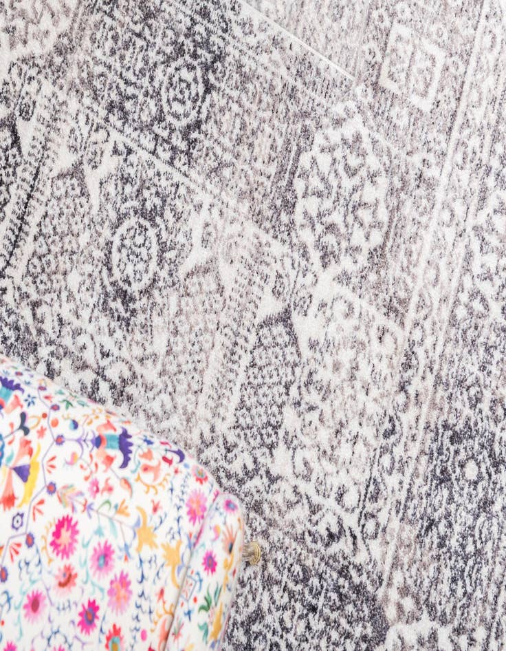 Detail image of 8' x 8' Williamsburg Square Rug