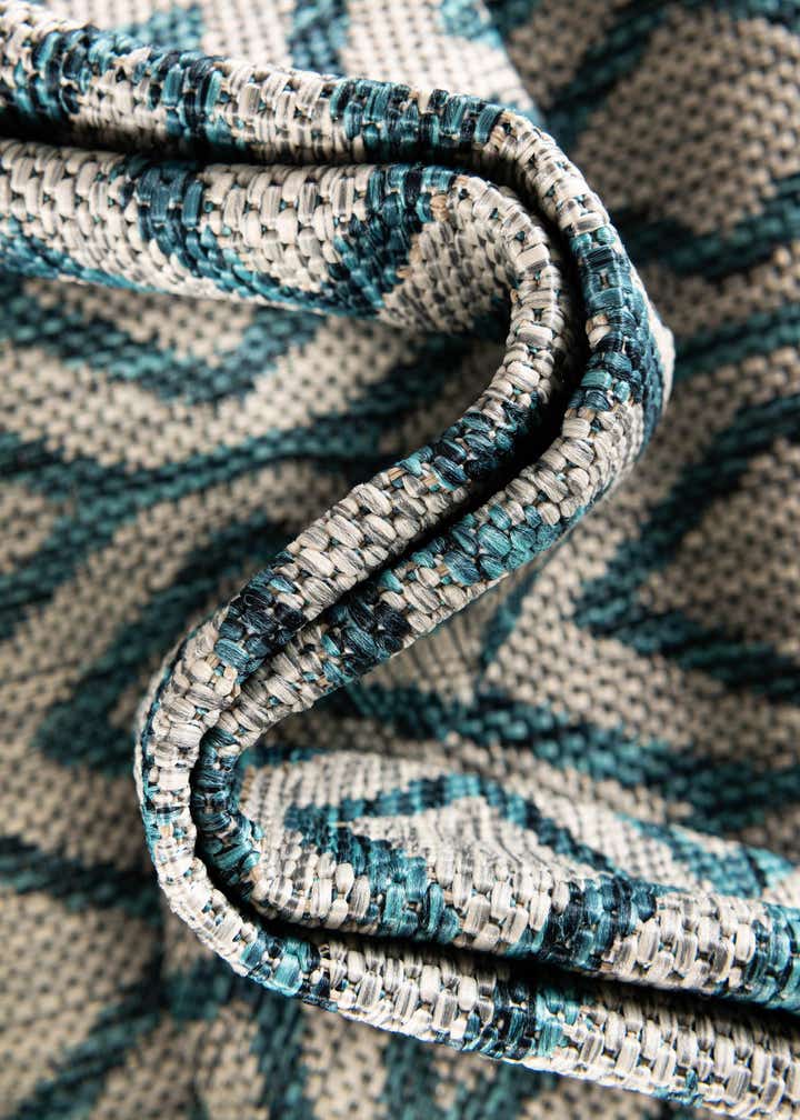 5' 3 x 8' Easy-Clean Jill Zarin Turks and Caicos Indoor / Outdoor Oval Rug