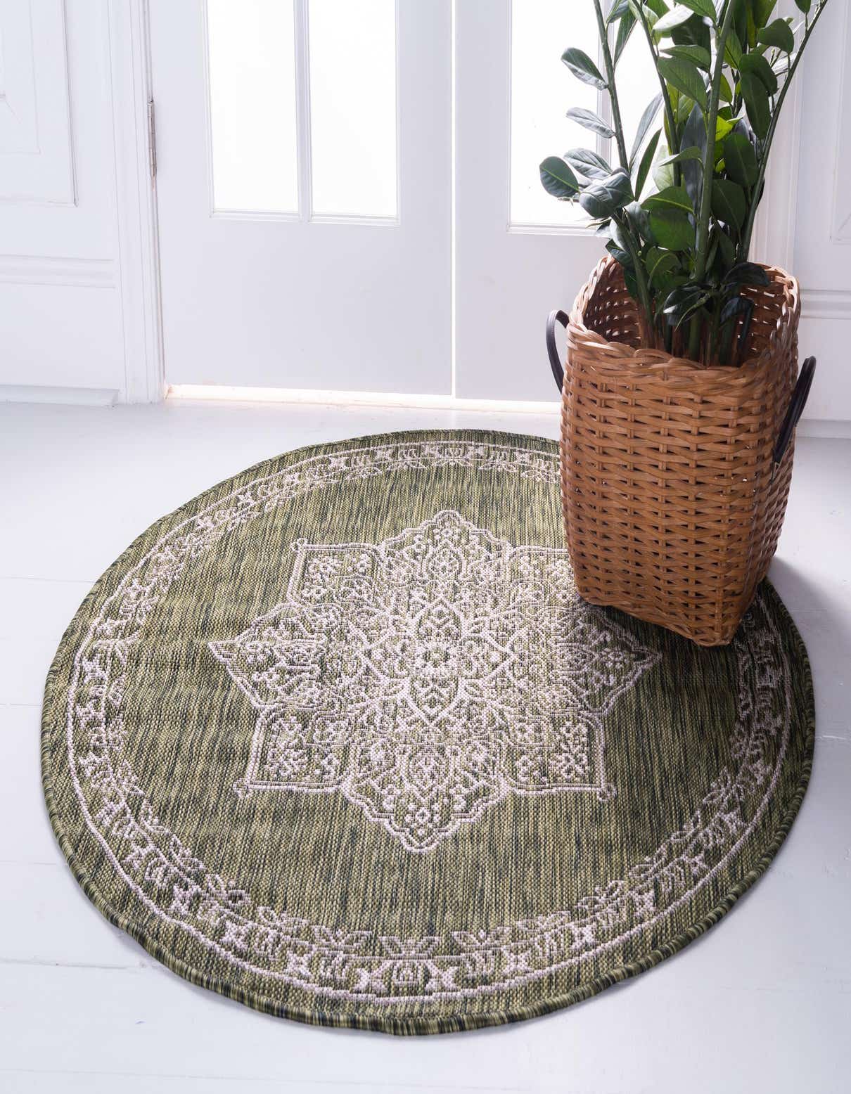 Green 4' x 4' Outdoor Traditional Round Indoor / Outdoor Rug