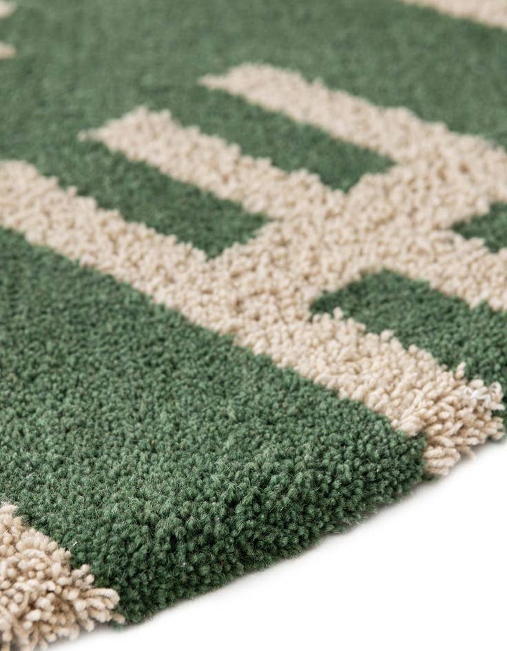 Detail image of 3' 3 x 3' 3 Handtufted Wool Round Rug