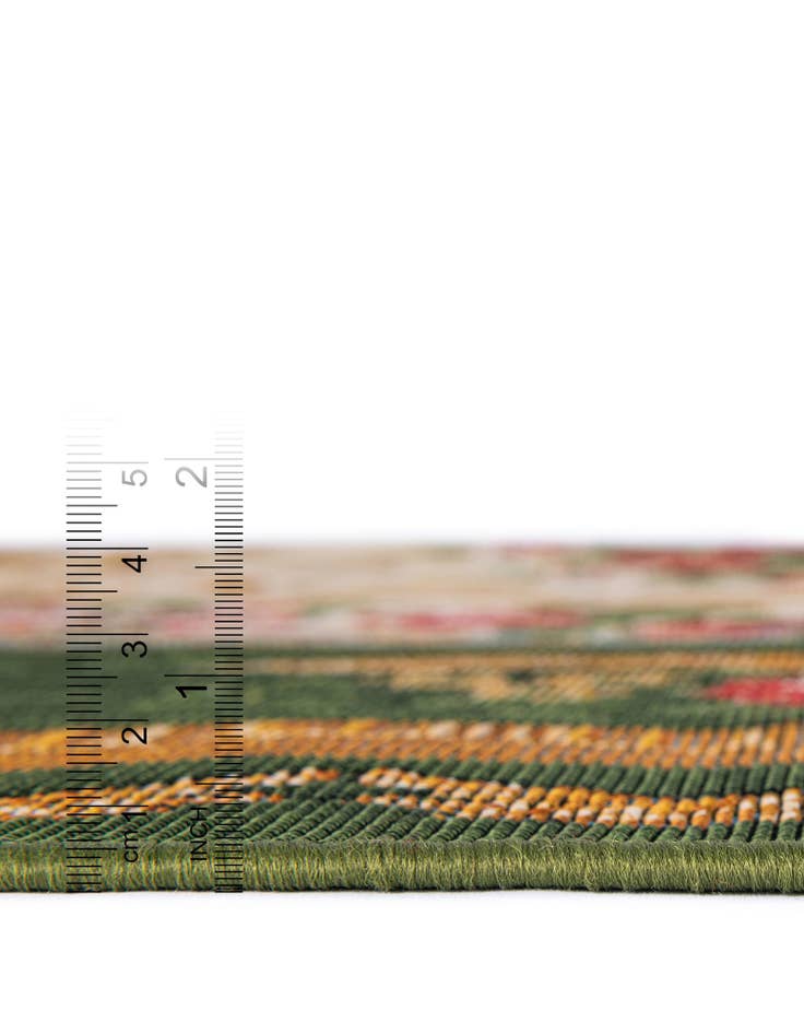 Detail image of 7' 10 x 7' 10  Washable Traditional Indoor / Outdoor Square Rug