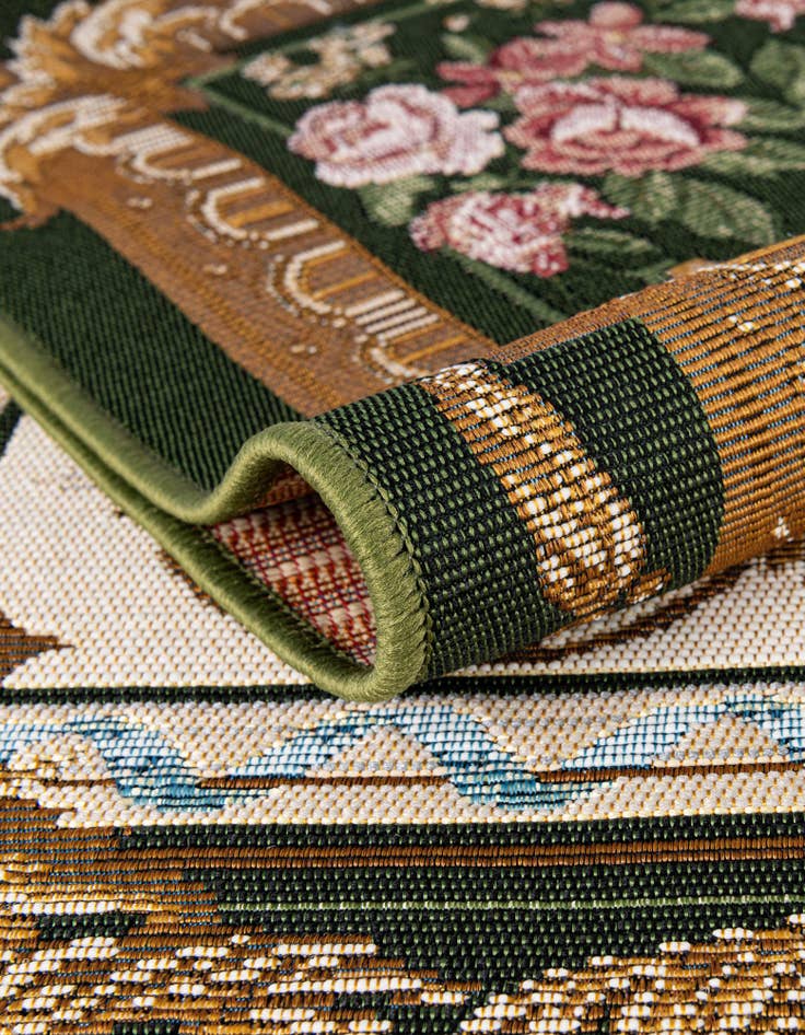Detail image of 7' 10 x 7' 10  Washable Traditional Indoor / Outdoor Square Rug