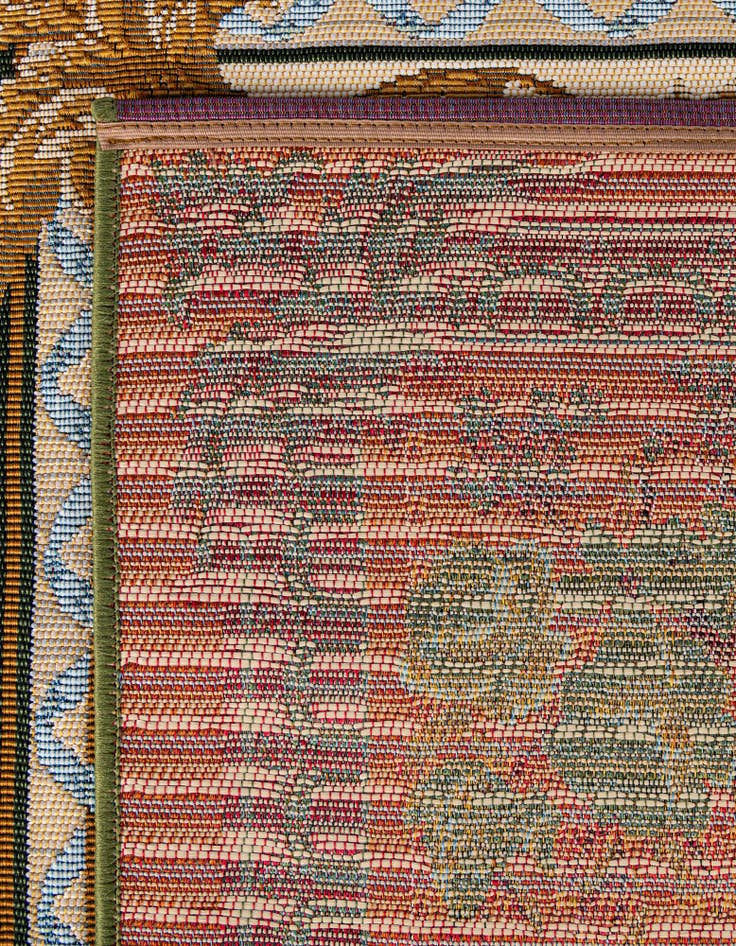 Detail image of 7' 10 x 7' 10 Easy-Clean Traditional Indoor / Outdoor Square Rug
